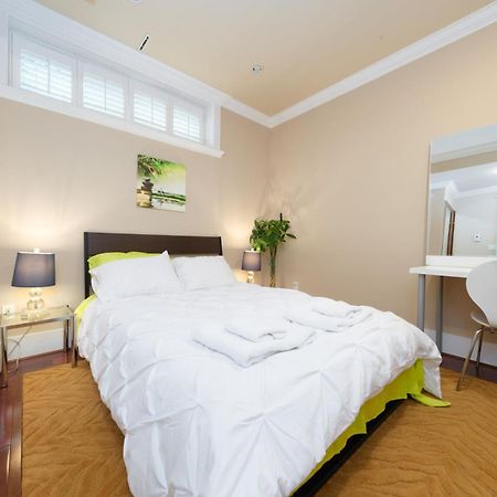 Oakridge Luxury Homestay Vancouver Buitenkant foto